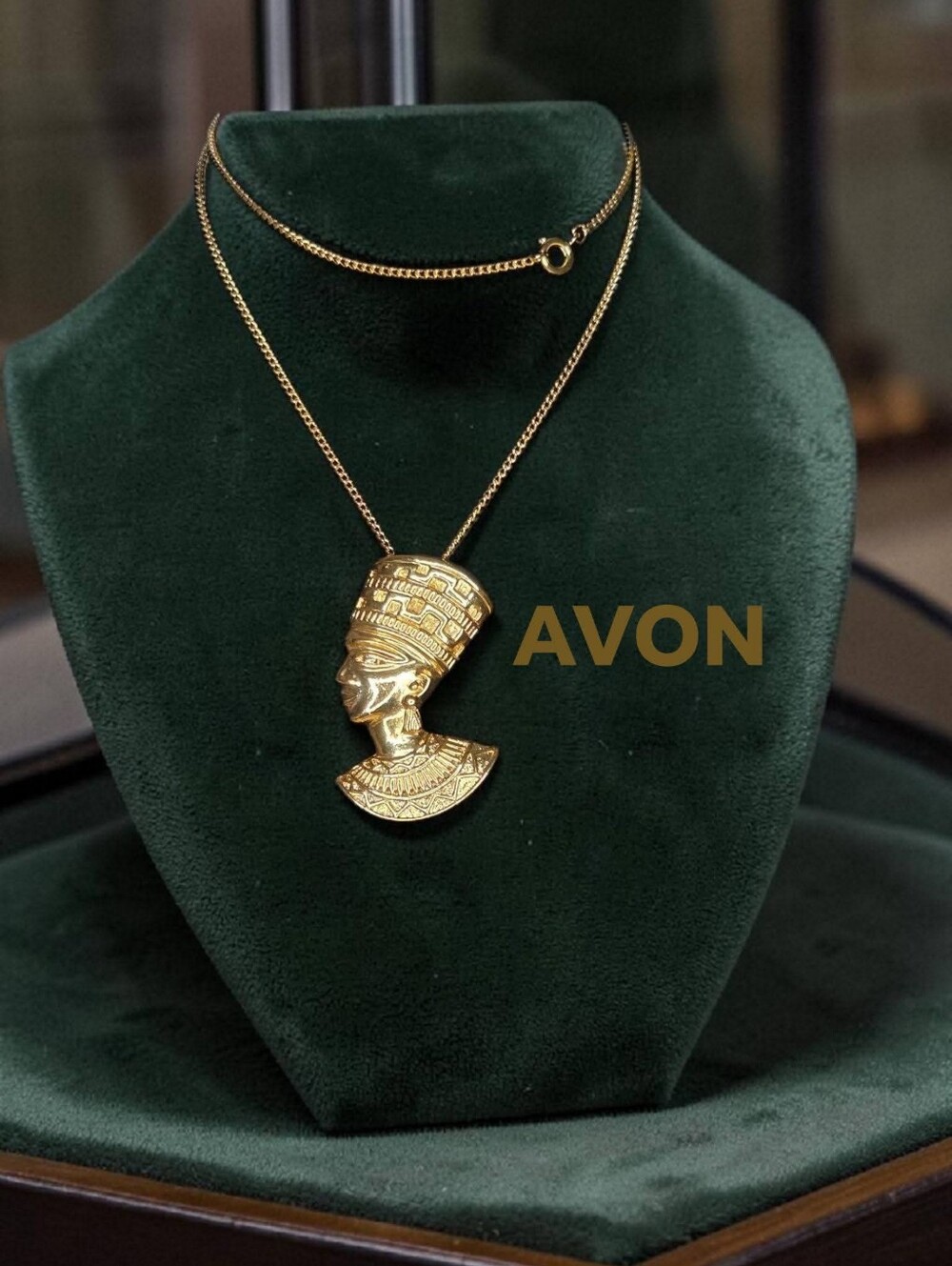 Vintage Avon Egyptian Revival Queen Nefertiti Brooch/Pendant Necklace